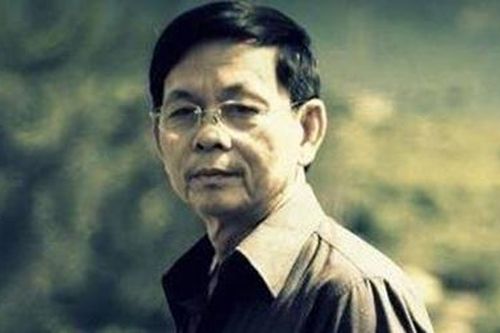 Giọt lệ đọng giữa câu thơ