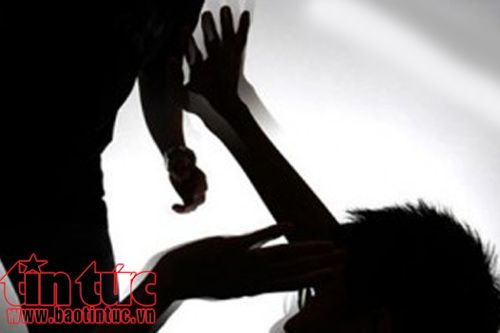 Bị từ chối vào khu du lịch, nhóm thanh niên manh động đánh gục nhân viên quản lý