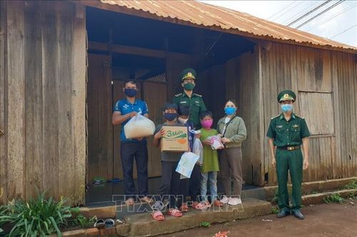 Bộ đội Biên phòng Đắk Nông tặng 2 tấn gạo cho đồng bào nghèo vùng biên giới