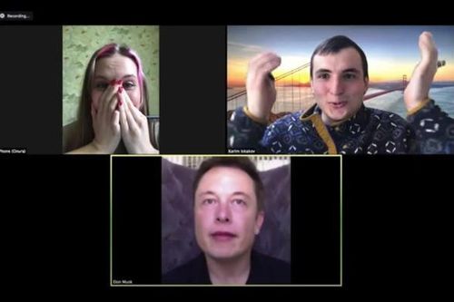 Elon Musk phần mềm bất ngờ xuất hiện trên Zoom khiến cặp đôi giật mình tưởng người thật