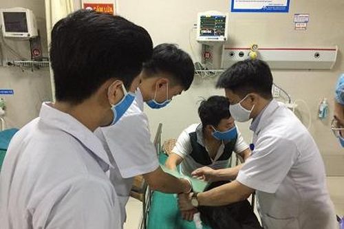 Cấp cứu thành công một người bị rắn hổ mang cắn