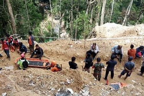 Sập mỏ khai thác vàng tại Indonesia, 9 người chết