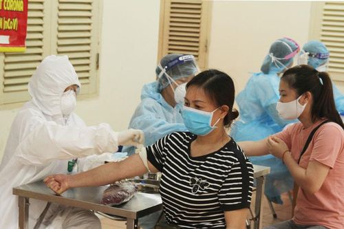 Các tiểu thương được xét nghiệm Covid-19 tại chợ Ngã Tư Sở đều âm tính