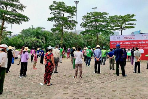 Phát 3.000 suất lương thực cho người lao động tại quận Ba Đình