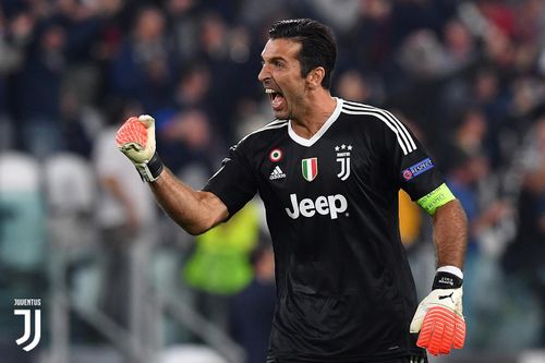 Thủ thành huyền thoại Buffon gắn bó với Juventus thêm một mùa giải