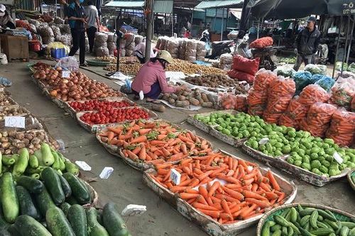 Rau xanh 'đắt đỏ' tại một số khu vực