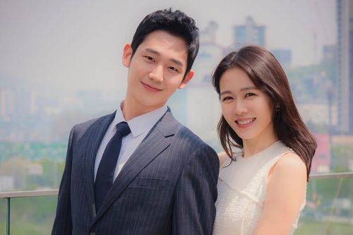 Mỹ nam nổi tiếng sau một đêm nhờ nụ cười và cú ngã ngựa bất ngờ