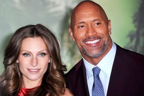 Vợ chồng The Rock cãi vã vì ở nhà quá lâu