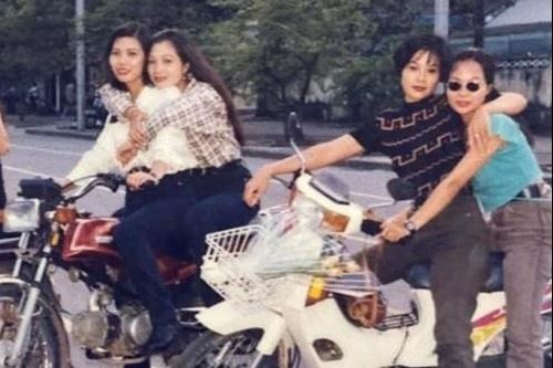 Con gái khoe ảnh mẹ là 'rich kid, dân chơi' thế hệ 7X