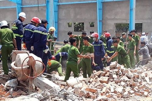 Truy cứu trách nhiệm hai giám đốc vụ sập bức tường làm 7 người chết