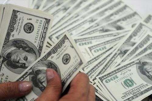 Tỷ giá trung tâm giảm, các ngân hàng ngược chiều tăng giá USD