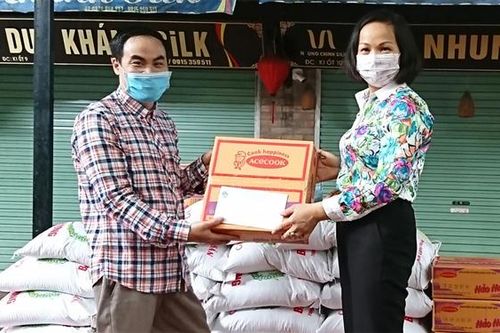 Tình người qua những câu chuyện sẻ chia