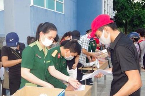 Trao giấy chứng nhận cho 451 công dân hoàn thành thời gian cách ly