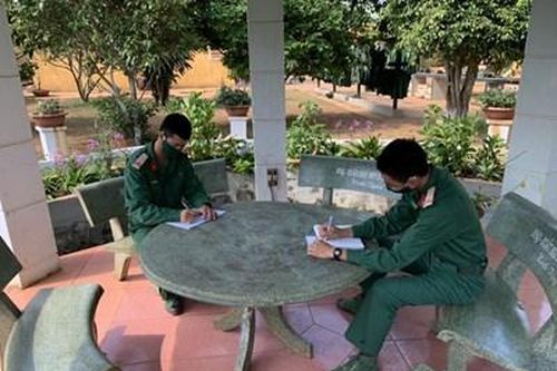 Thư tay - một cách gửi yêu thương của bộ đội