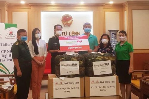Bộ đội biên phòng tiếp nhận trang thiết bị y tế phòng, chống dịch Covid-19