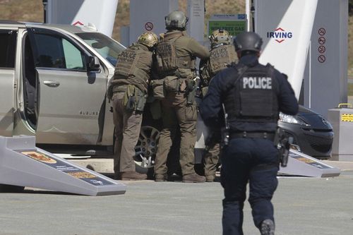 Canada: Xả súng kinh hoàng kéo dài 12 tiếng, ít nhất 10 người thiệt mạng