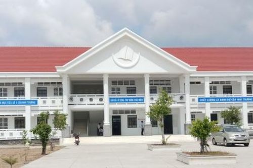Cà Mau: Ngày đầu tiên trở lại trường của học sinh lớp 9 và lớp 12 sau thời gian dài nghỉ tránh dịch Covid-19