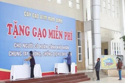 Nam Định tiếp nhận hơn 10 tấn gạo giúp người nghèo vượt qua dịch bệnh