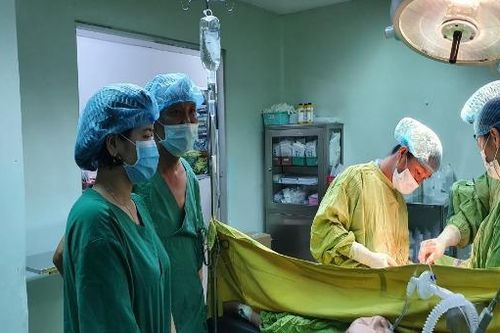 Cần Thơ: Cứu sống mẹ con sản phụ bị Lupus ban đỏ có biến chứng tim mạch nặng