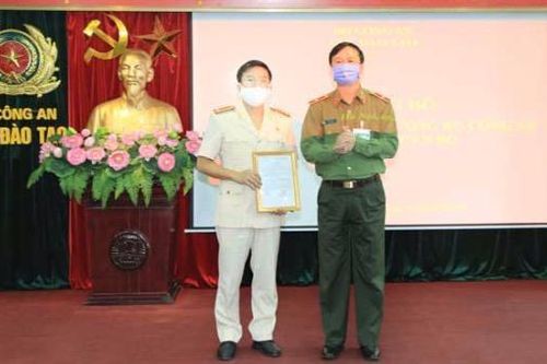 Trao quyết định điều động giữ chức Phó Cục trưởng Cục Đào tạo, Bộ Công an