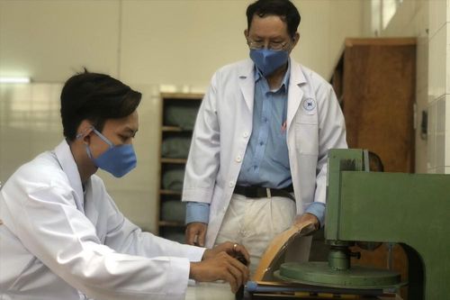 Y, bác sĩ sáng tạo chống dịch