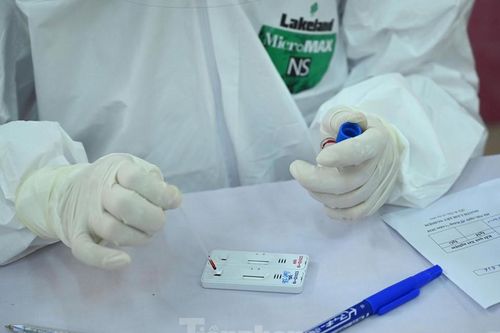 Hà Nội công bố kết quả mới nhất 4 ca xét nghiệm nhanh dương tính tại chợ hoa Mê Linh