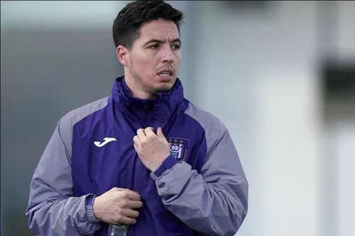 Đến Dubai trốn dịch, cựu tiền vệ Arsenal bị sa thải