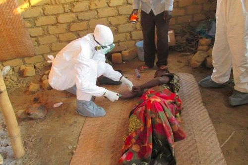 Bệnh nhân Ebola bỏ trốn, làm bùng nỗi lo dịch tiếp tục lây lan