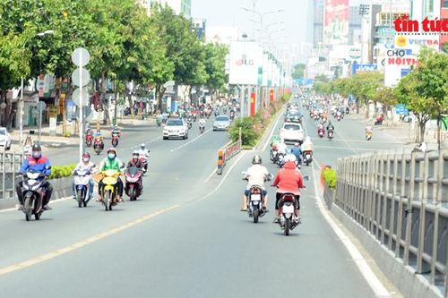 TP Hồ Chí Minh nắng nóng oi bức trở lại, cảnh báo tia UV ở mức cao