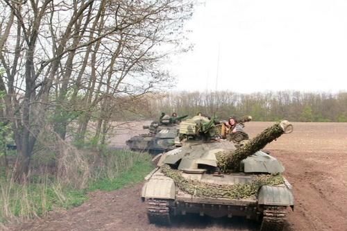 Ukraine nâng cấp hàng loạt xe tăng T-64 để tung vào chiến trường miền Đông