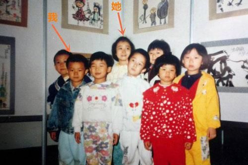 Lật cuốn album ảnh để trên bàn nhà bạn trai, cô gái bất ngờ phát hiện bí mật từ 20 năm trước