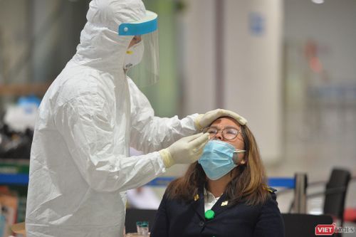 Vì sao bệnh nhân 188 âm tính trở lại sau khi tái dương tính với virus SARS-CoV-2?