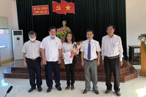 Bà Trần Thị Huệ được bổ nhiệm giữ chức Phó Giám đốc Sở Tài chính tỉnh Gia Lai