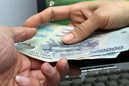 Dùng clip nhạy cảm để tống tiền bạn gái