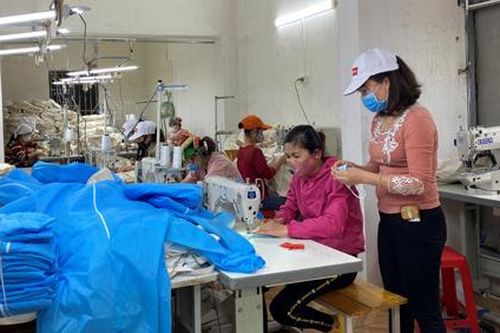 Phụ nữ Hoa Lư: San sẻ yêu thương trong mùa dịch