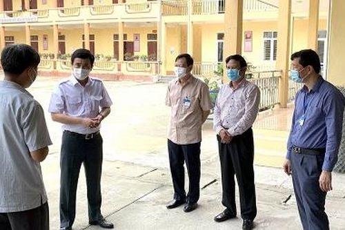 Kiểm tra công tác phòng, chống dịch Covid-19 trong các nhà trường tại Lâm Thao