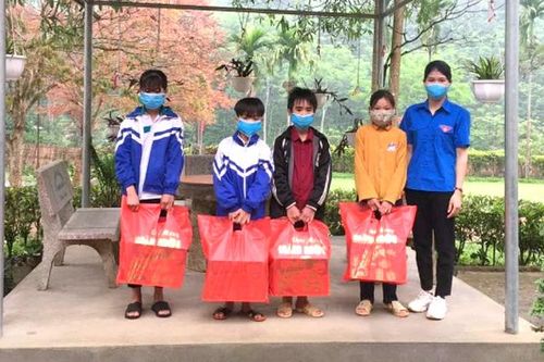 Tuổi nhỏ làm việc nhỏ