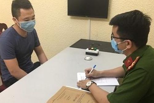 Cướp điện thoại, tống tiền nạn nhân bằng clip nhạy cảm trong máy