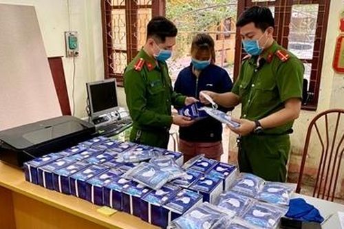 Làm giả 1.360 khẩu trang bán kiếm lời