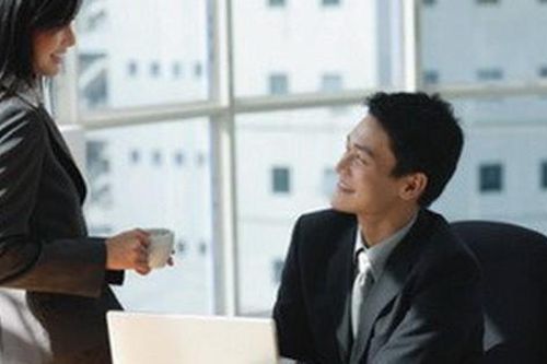 Bị sếp tán tỉnh và cách ứng xử bất ngờ của cô gái thông minh