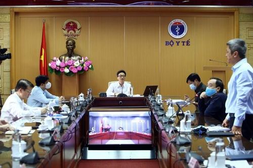 Bàn giải pháp 'chung sống an toàn' với dịch COVID-19