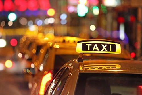 Giá dầu giảm kỷ lục: Những ngành nào hưởng lợi?