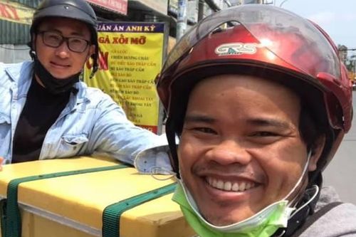 Diễn viên Lê Khâm: 'Tôi bán sữa chua, nhiều lần khóc khi bị bom hàng'