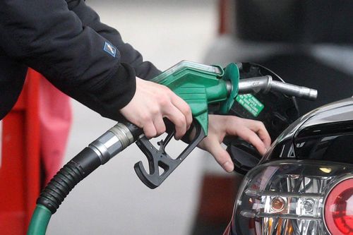 Giá dầu thấp nhất lịch sử nhưng đừng mong mua xăng miễn phí