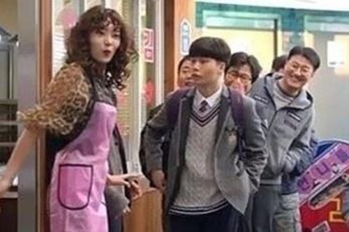 Truyền hình Hàn xin lỗi vì chiếu cảnh phim khiêu khích, phản cảm