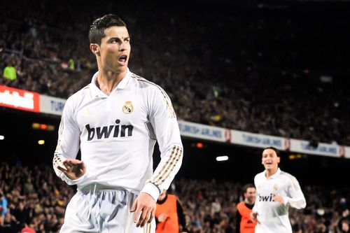 Ngày Ronaldo ăn mừng khiến sân Nou Camp nổi giận