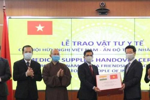 Trao tặng 100.000 khẩu trang cho nhân dân Ấn Độ phòng chống dịch COVID-19