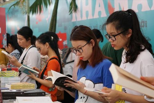 Bộ quốc sử: Xứng tầm và toàn diện?