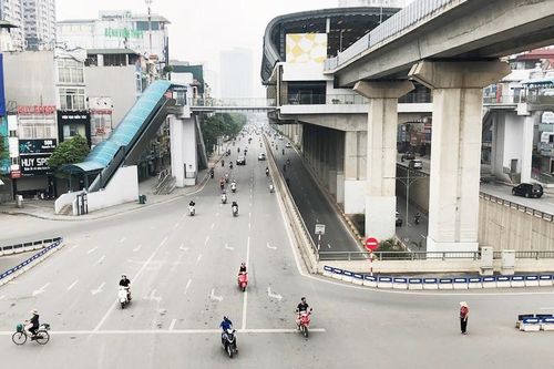 Những hình ảnh khác thường của giao thông Hà Nội sau 20 ngày cách ly xã hội