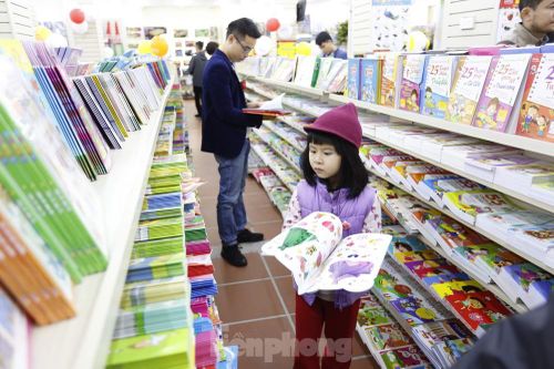 Thủ tướng yêu cầu không tăng giá SGK lớp 1 đồng loạt
